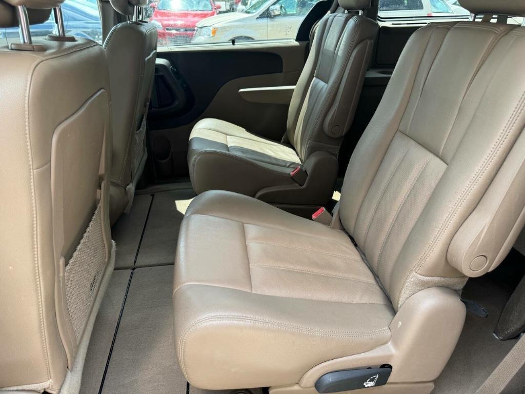 Chrysler Town & Country Touring-L 2013