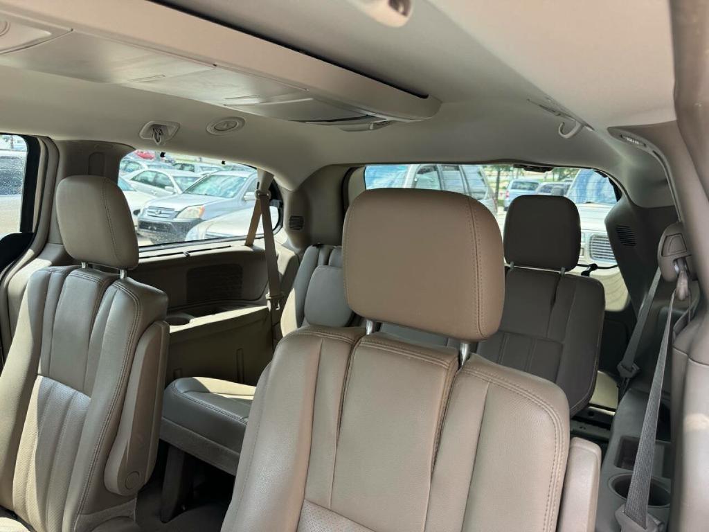 Chrysler Town & Country Touring-L 2013