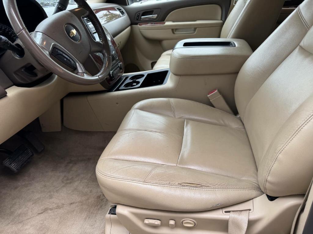 Chevrolet Suburban LT 1500 4WD 2014