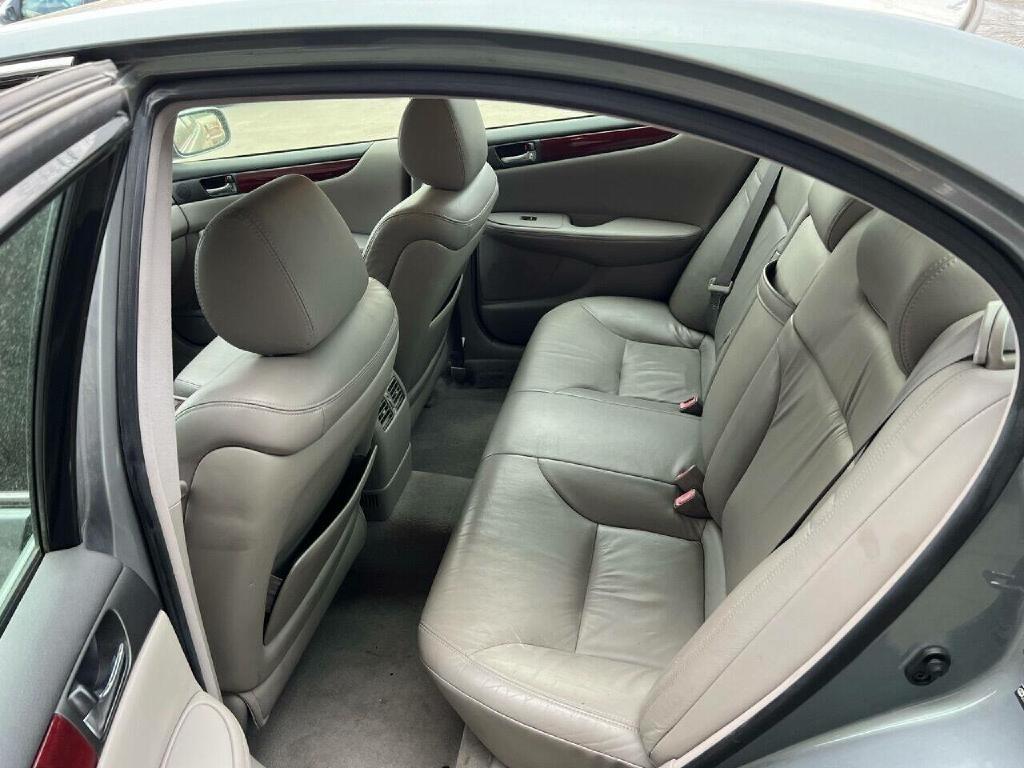 Lexus ES 330 Sedan 2004