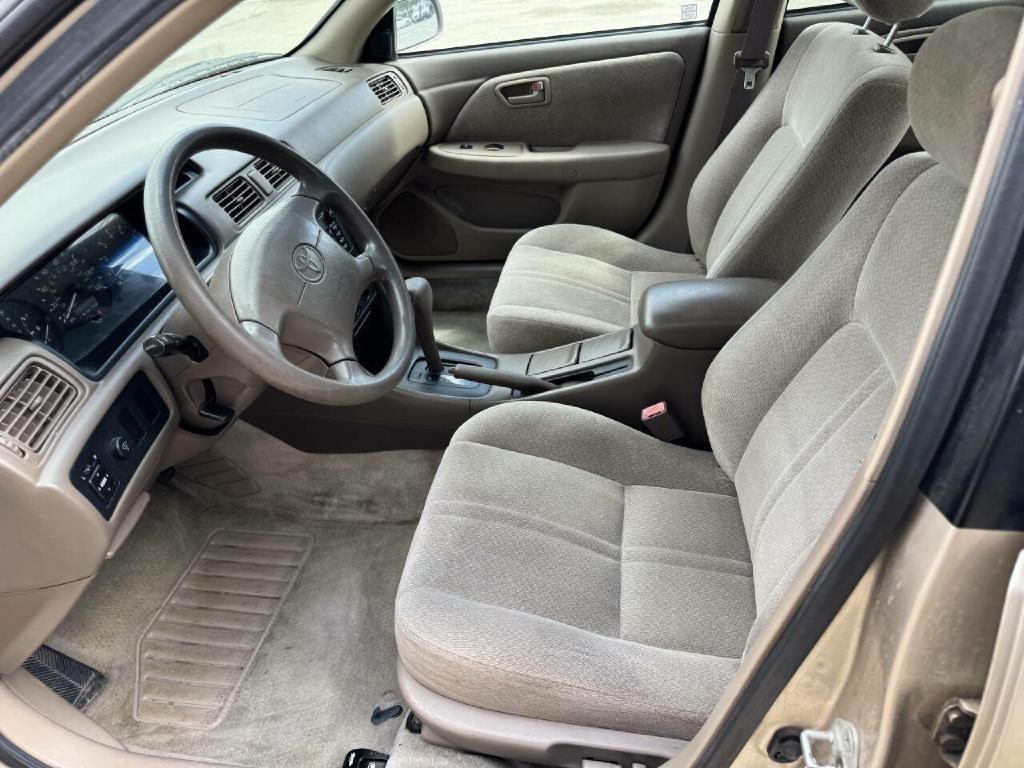 Toyota Camry LE 2000