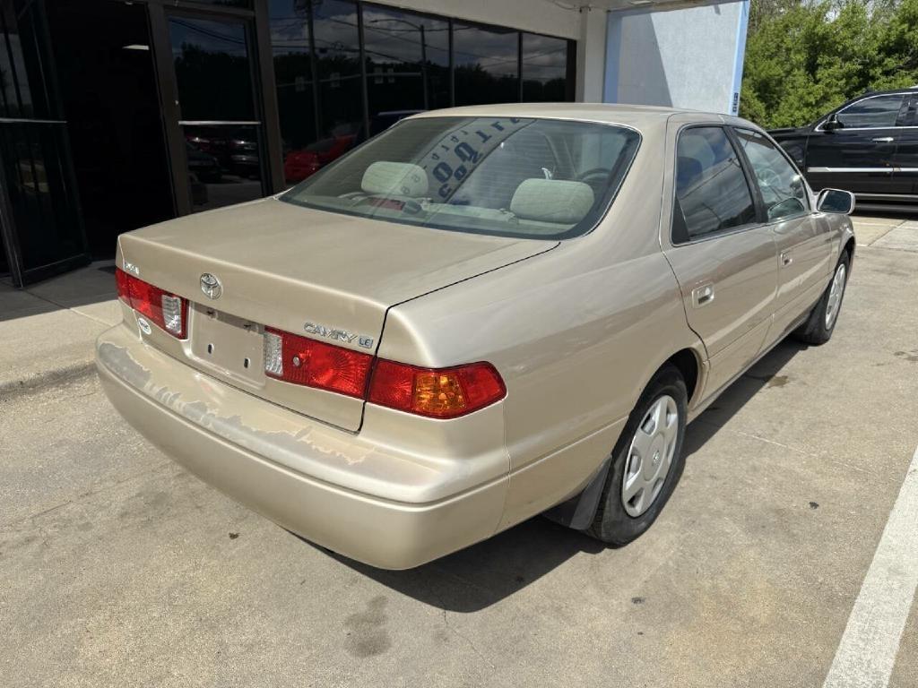 Toyota Camry LE 2000
