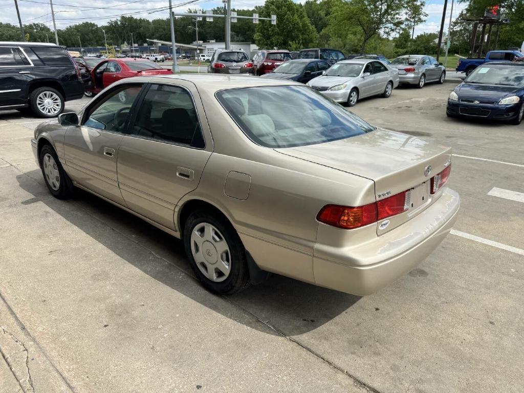 Toyota Camry LE 2000