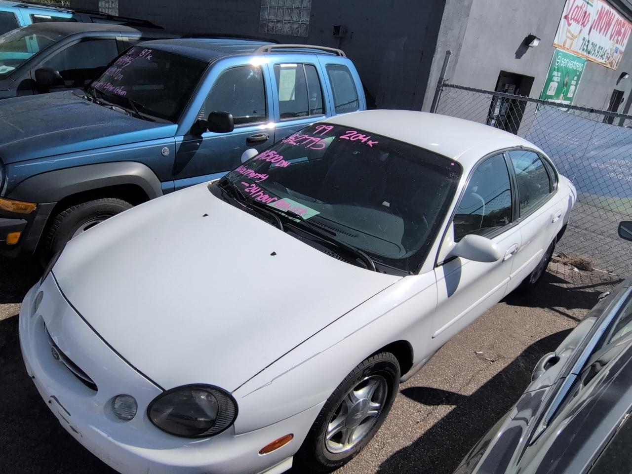 1999 Ford Taurus SE's photo