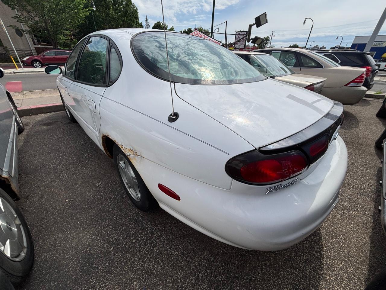 Ford Taurus SE 1999