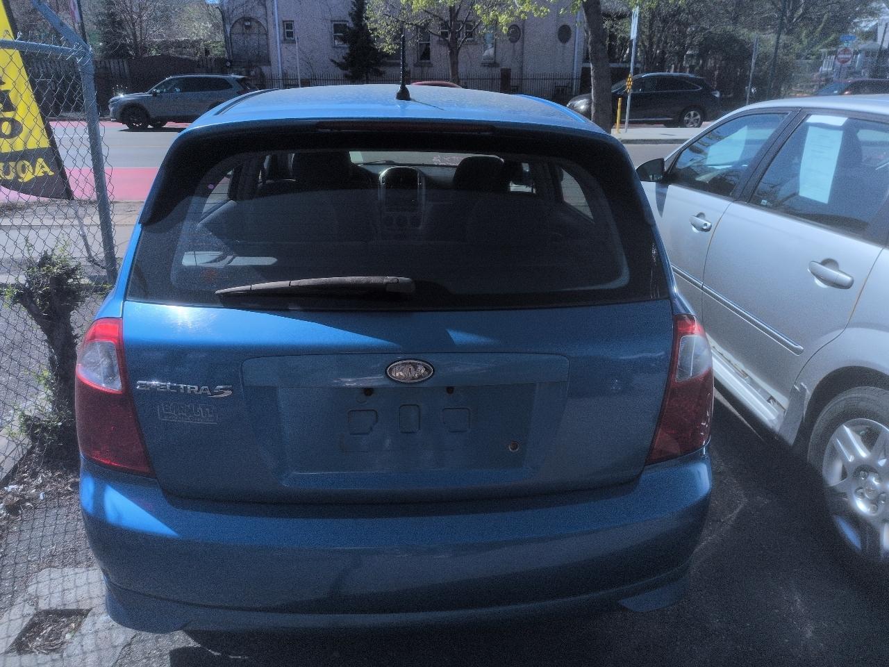 Kia Spectra5 Base 2006