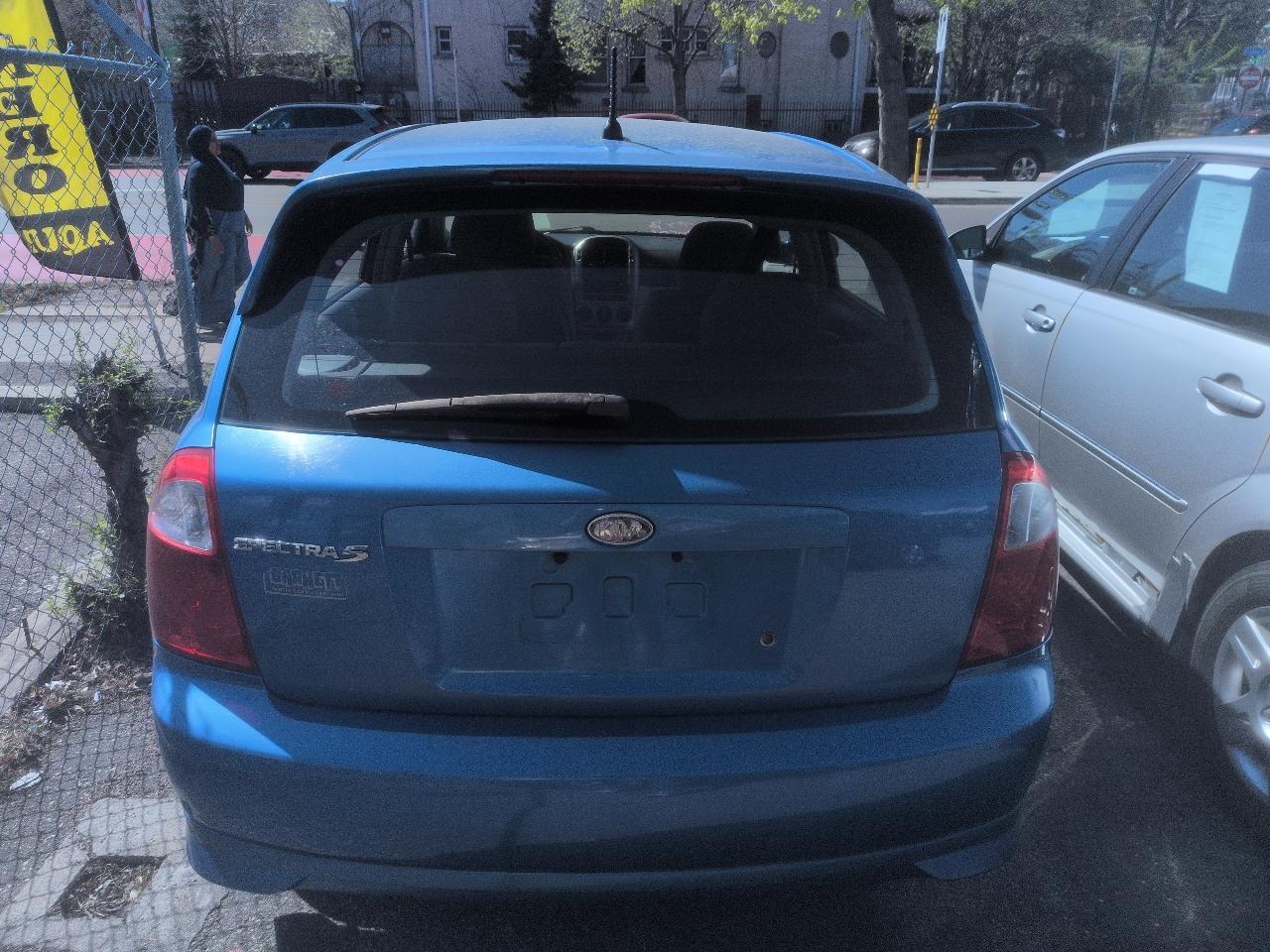 Kia Spectra5 Base 2006