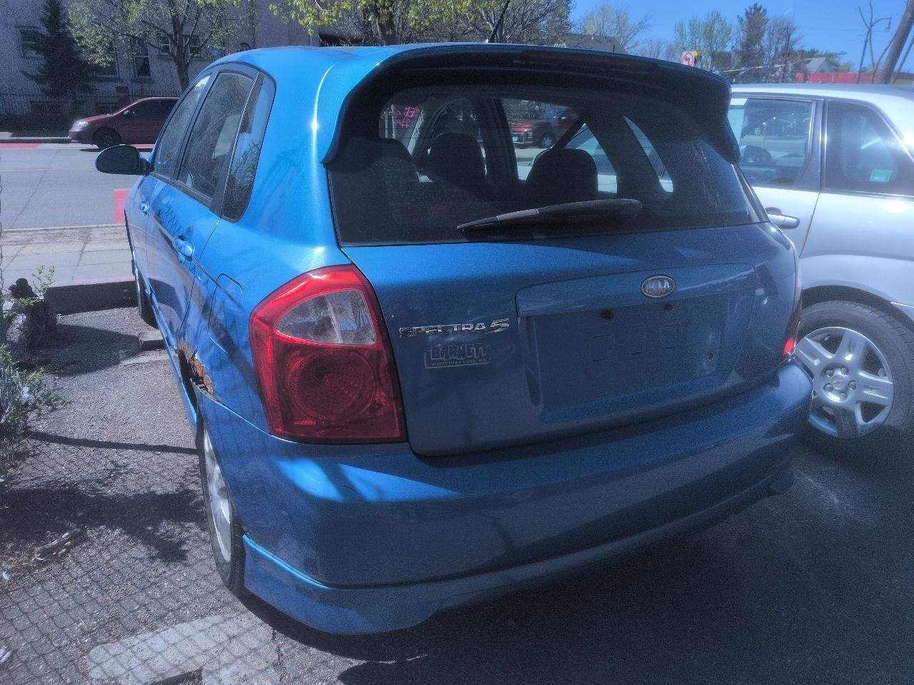Kia Spectra5 Base 2006