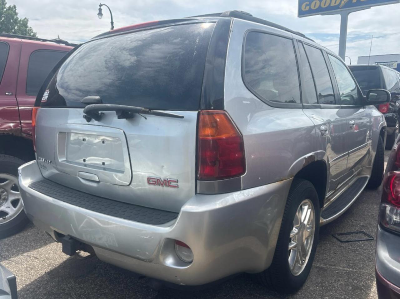 GMC Envoy XL Denali 4WD 2008