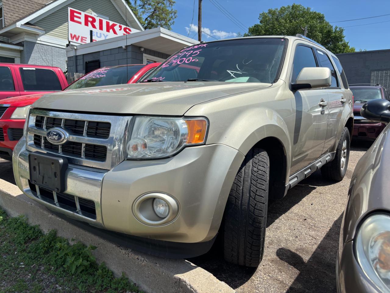 2010 Ford Escape Limited 4WD's photo