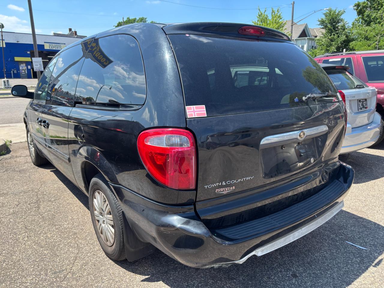 Chrysler Town & Country LX 2005
