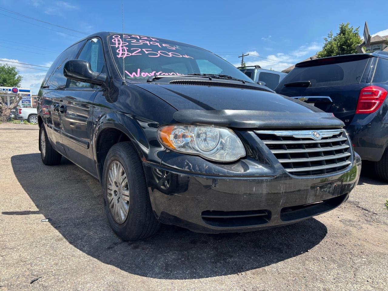 Chrysler Town & Country LX 2005