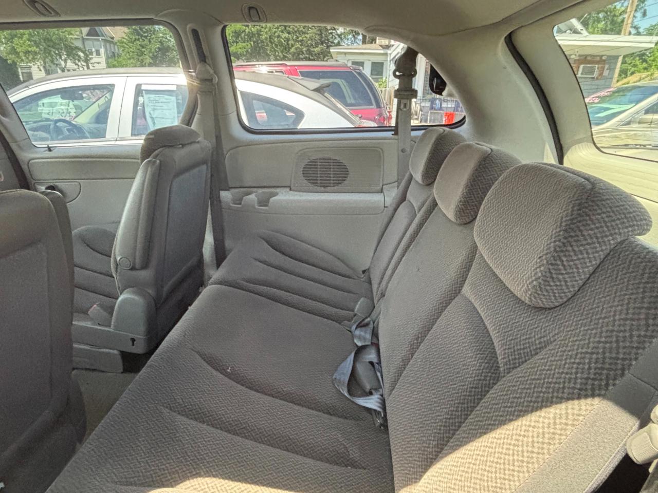 Chrysler Town & Country LX 2005