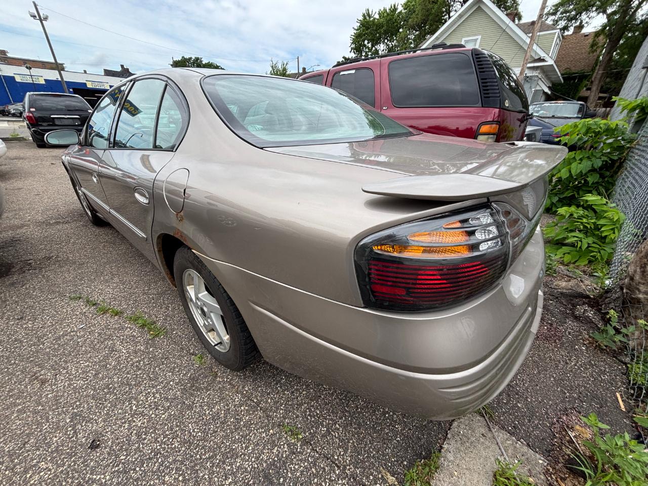 Pontiac Bonneville SE 2004