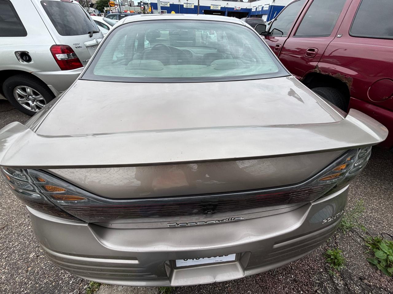 Pontiac Bonneville SE 2004