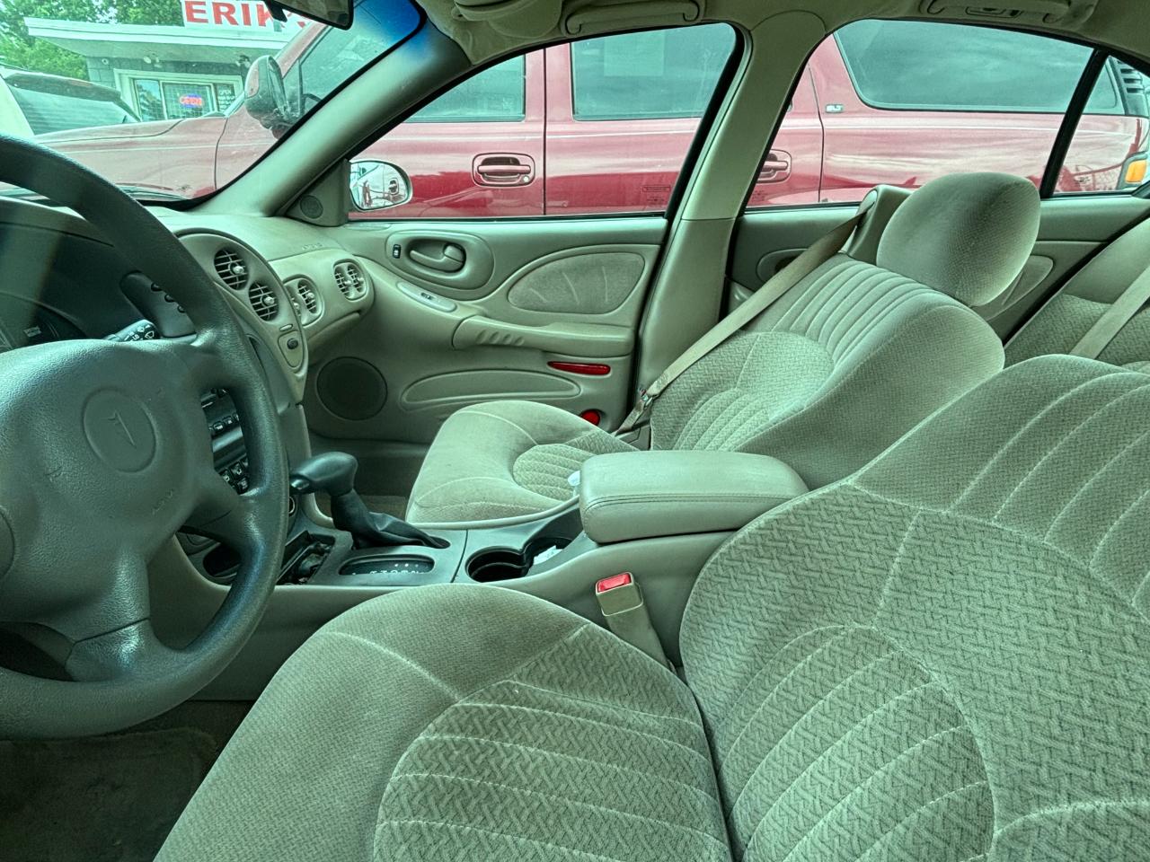 Pontiac Bonneville SE 2004