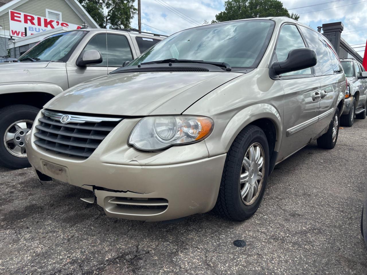 2005 Chrysler Town & Country Touring