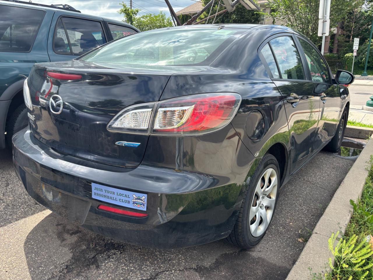 Mazda MAZDA3 i Sport 4-Door 2013