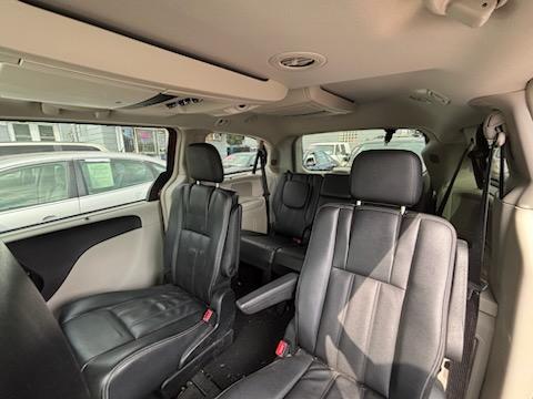 Chrysler Town & Country Touring-L 2013