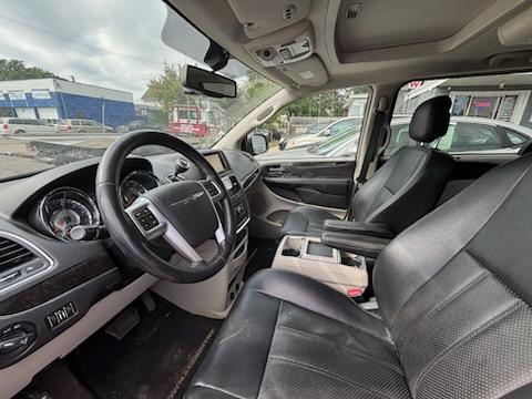 Chrysler Town & Country Touring-L 2013