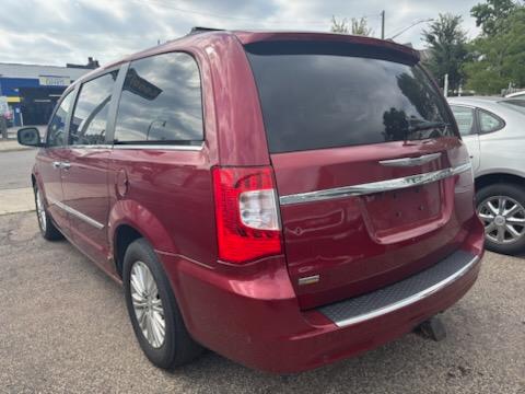 Chrysler Town & Country Touring-L 2013