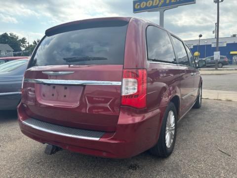 Chrysler Town & Country Touring-L 2013