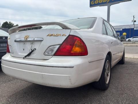 Toyota Avalon XL 2002