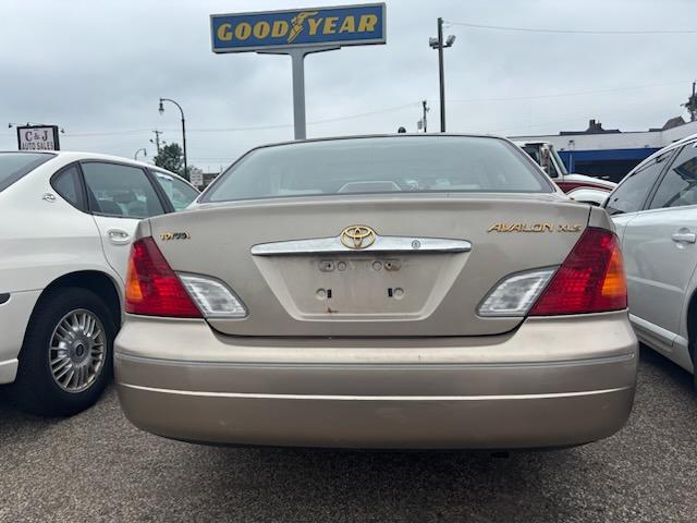 Toyota Avalon XLS 2000