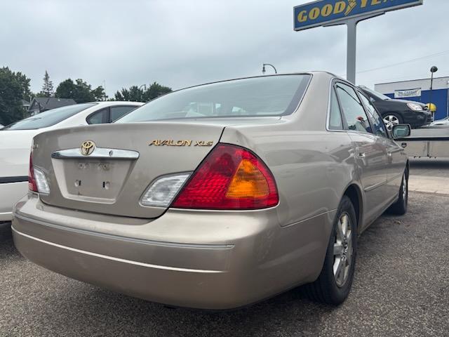 Toyota Avalon XLS 2000