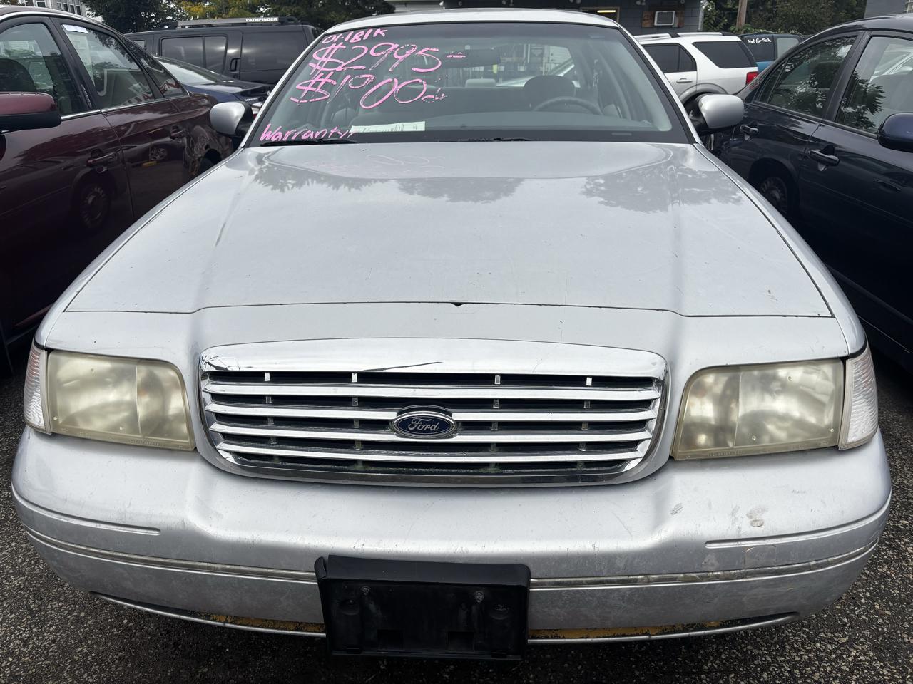 Ford Crown Victoria Base 2001