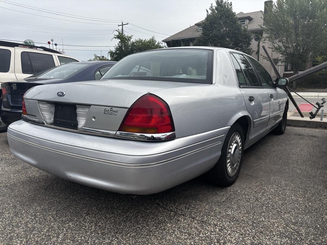 Ford Crown Victoria Base 2001
