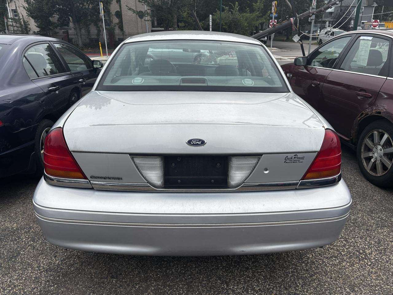Ford Crown Victoria Base 2001