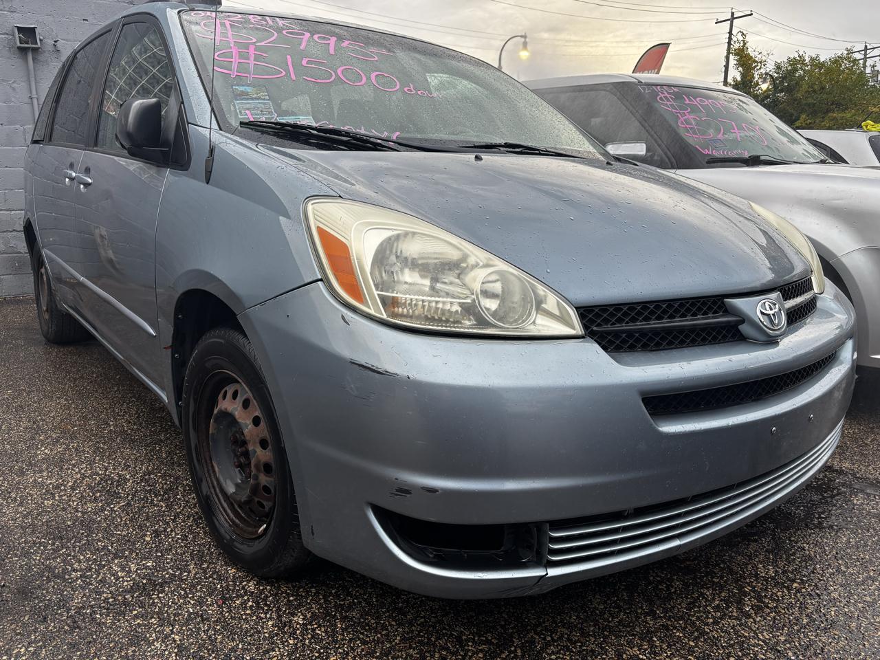 2004 Toyota Sienna LE - 7 Passenger