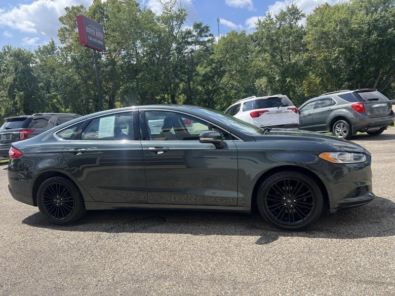 2016 Ford Fusion SE - Photo 8