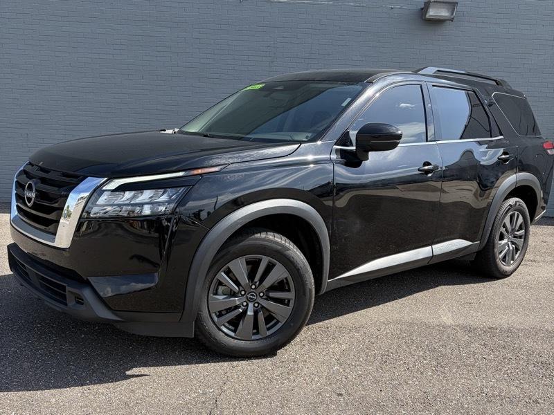 2023 Nissan Pathfinder SV