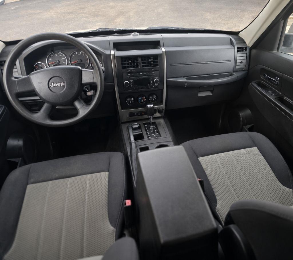 Jeep Liberty Sport 4WD 2010