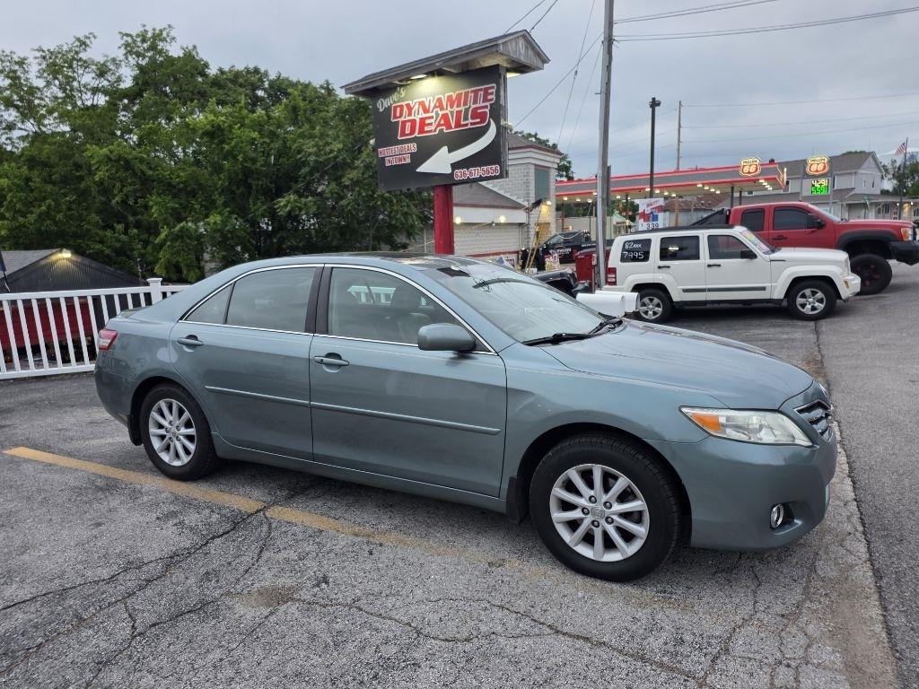 2010 Toyota Camry LE 6-Spd AT