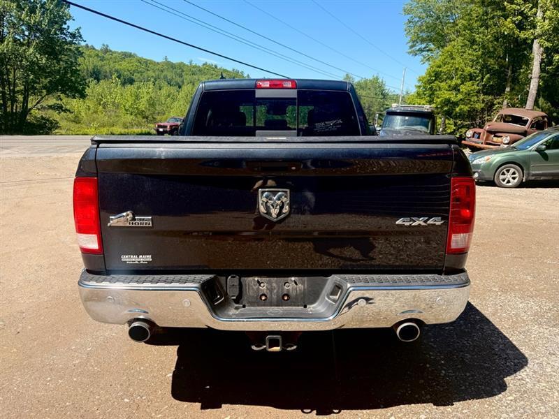 RAM 1500 SLT Quad Cab 4WD 2016