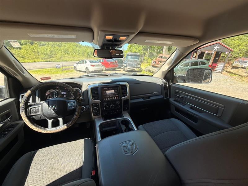 RAM 1500 SLT Quad Cab 4WD 2016