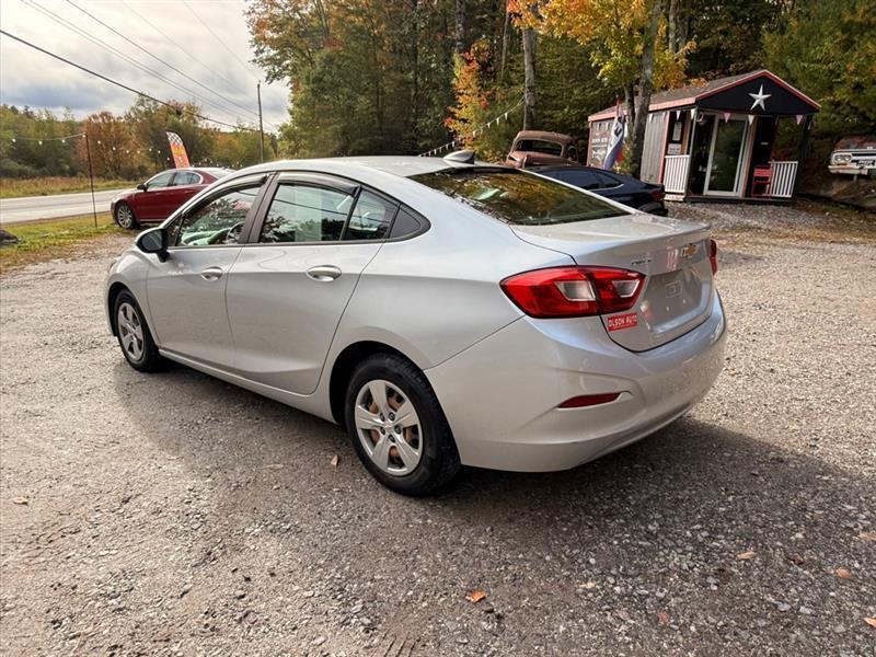 Chevrolet Cruze LS 6M 2018