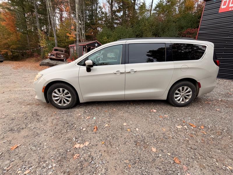 Chrysler Pacifica Touring 2017