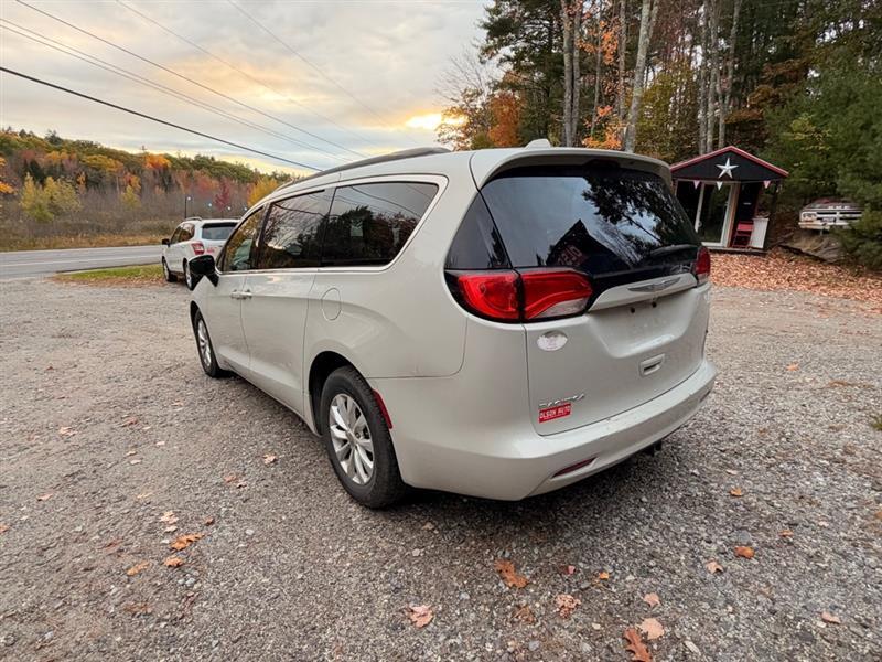 Chrysler Pacifica Touring 2017
