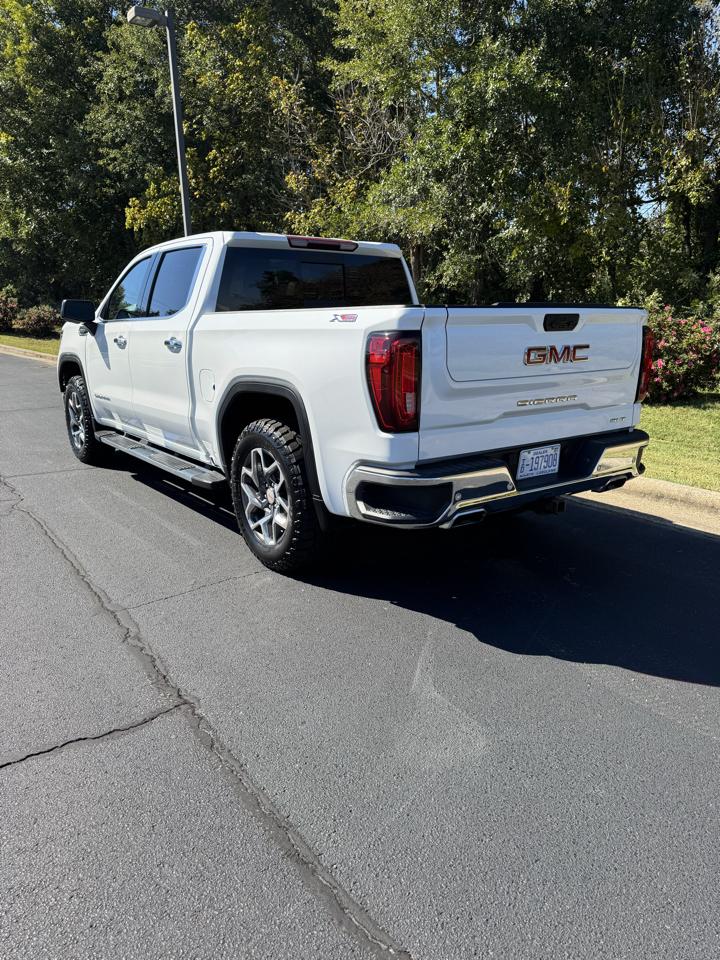 GMC Sierra 1500 4WD Crew Cab 143.5" SLT 2024