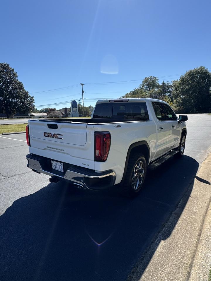 GMC Sierra 1500 4WD Crew Cab 143.5" SLT 2024
