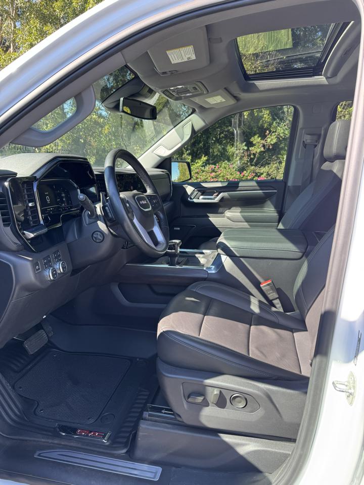 GMC Sierra 1500 4WD Crew Cab 143.5" SLT 2024