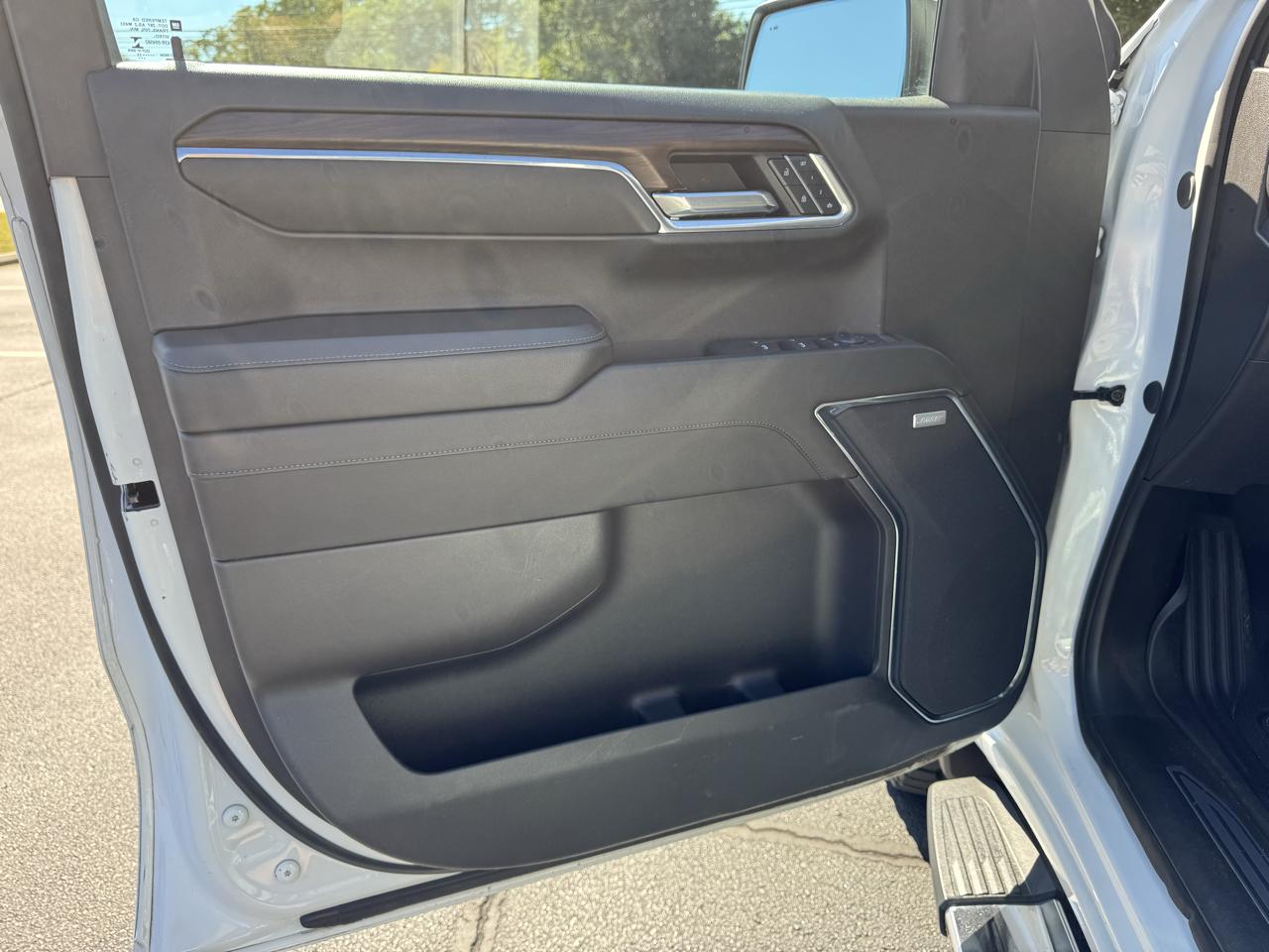 GMC Sierra 1500 4WD Crew Cab 143.5" SLT 2024