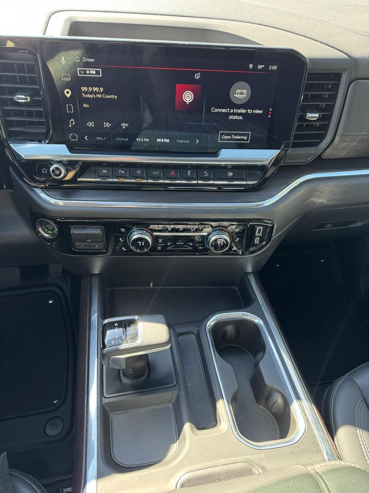 GMC Sierra 1500 4WD Crew Cab 143.5" SLT 2024