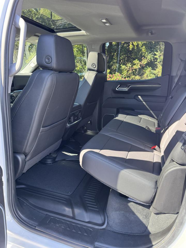 GMC Sierra 1500 4WD Crew Cab 143.5" SLT 2024