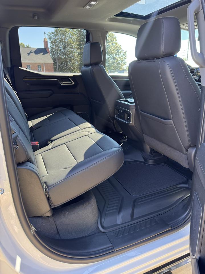 GMC Sierra 1500 4WD Crew Cab 143.5" SLT 2024