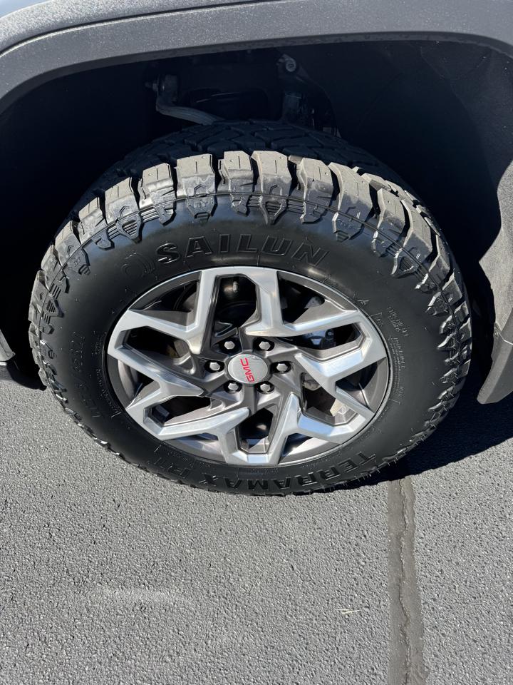 GMC Sierra 1500 4WD Crew Cab 143.5" SLT 2024